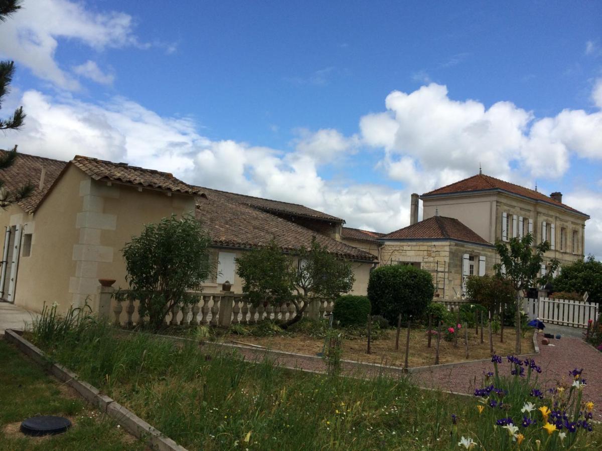 Chateau Couchebout Panzió Pugnac Kültér fotó